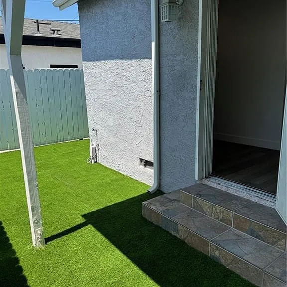 6445 1/2 Tujunga Ave — Photo 4