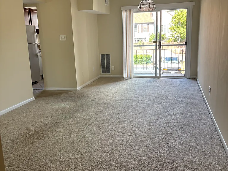 300 W Glebe Rd #300 — Photo 13