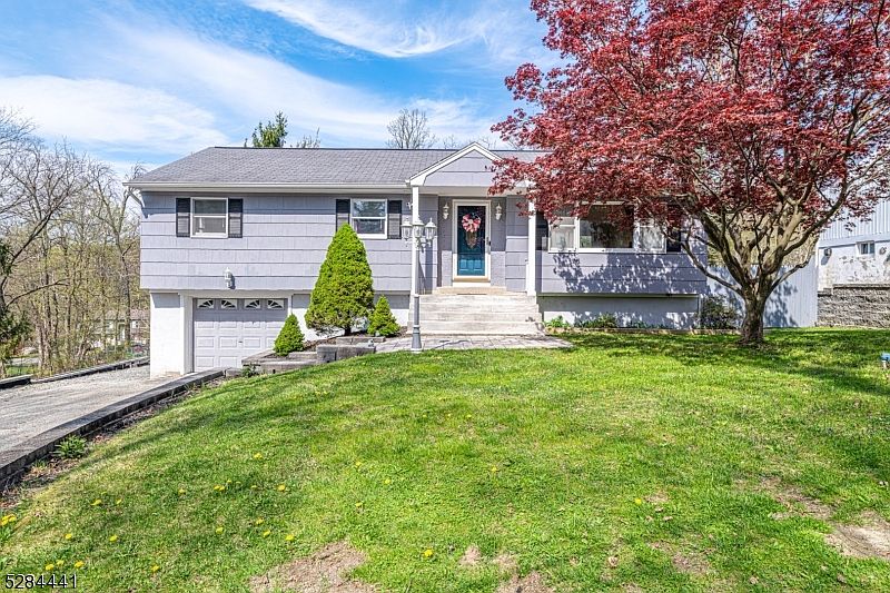 1st image of 31 Tanglewood Dr