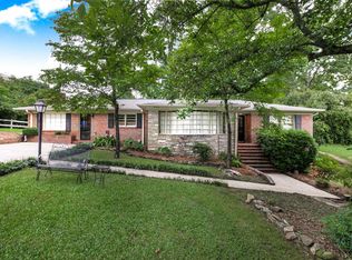 2054 Crestmont Dr, Vestavia, AL 35226