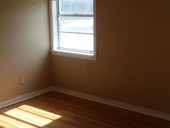 4th image of 3742 Highland Dr