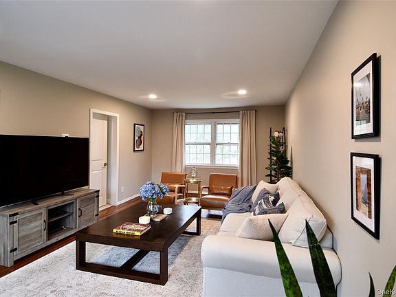 3rd image of 1131 Dobbs Ferry Road