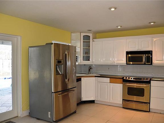 4th image of 524 Whisper Wood Dr