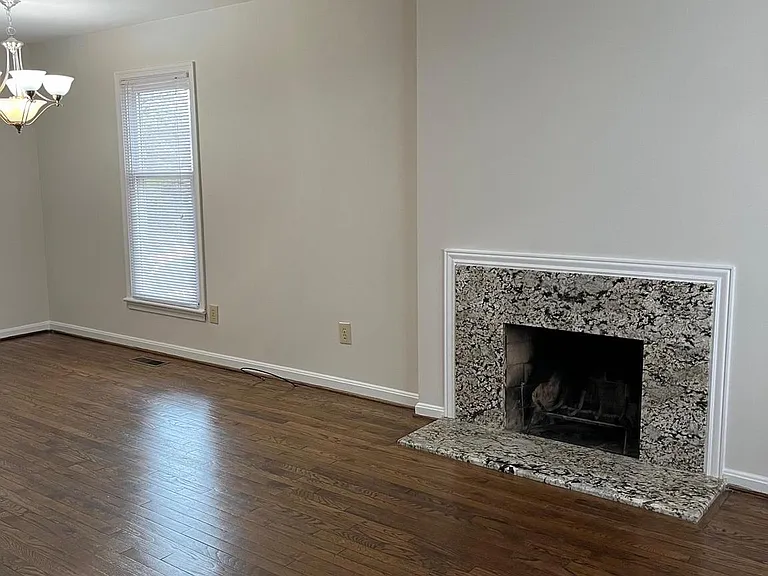 1533 Oronoco St — Photo 2