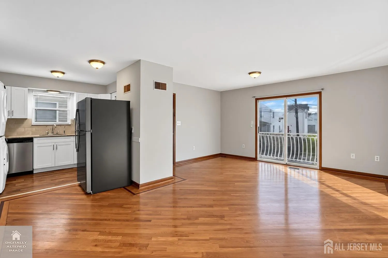 3 bed, 2.0 bath, 1500 sqft, $3,600 — Photo 3