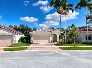953 Tanglewood Cir, Fort Lauderdale, FL 33327