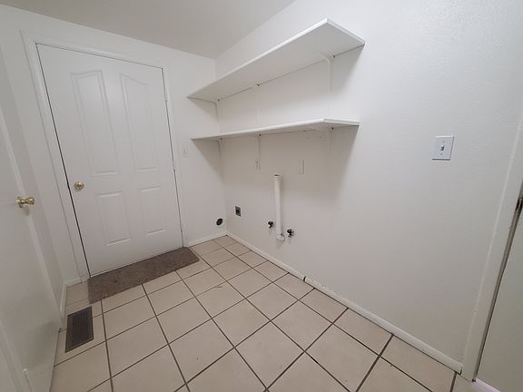4th image of 390 Utley Cir