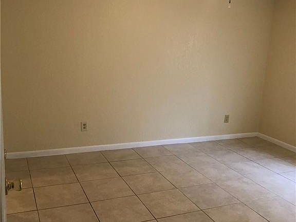 5th image of 4615 Bayshore Dr APT E5