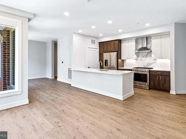 635 Slaters Ln #309, Alexandria, VA 22314