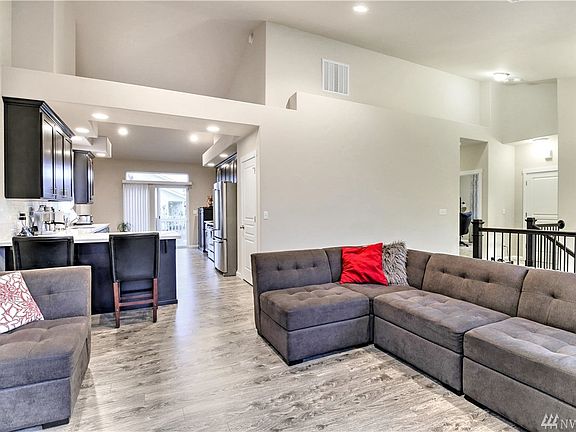 5th image of 9823 Farwest Dr SW