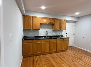 78 Hollis St APT 1, Worcester, MA 01610