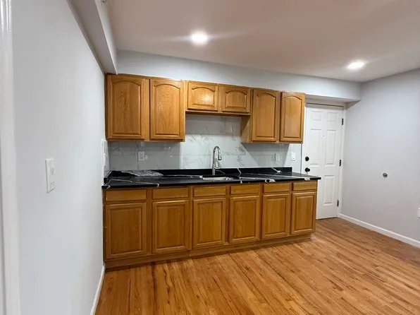 78 Hollis St APT 1, Worcester, MA 01610