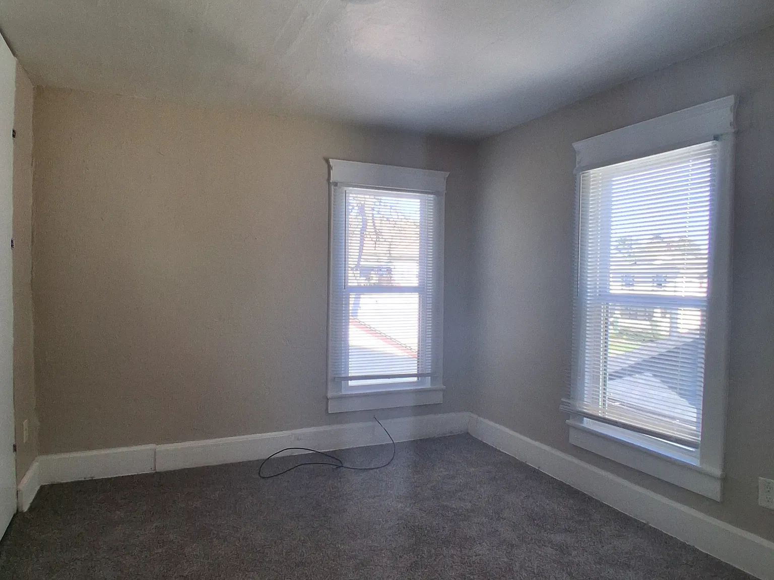 5 Bedroom, 2 Bathroom Home — Photo 2