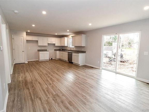 3rd image of 5155 Coldwater Rd