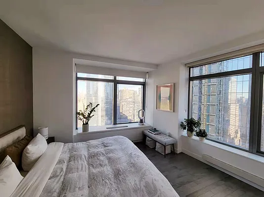 Sold by E Realty International Corp | media 4