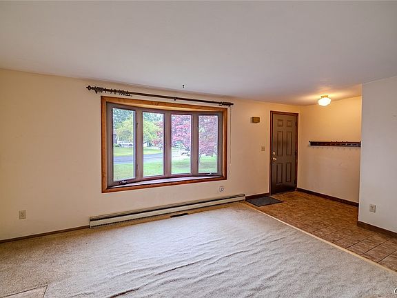 4th image of 8059 Spruce Hill Dr