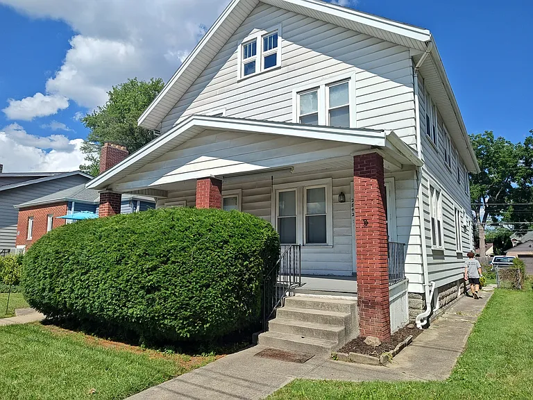 2842 Indianola Ave — Photo 1