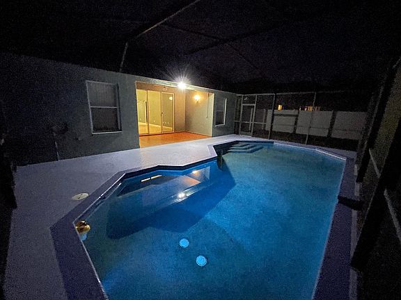 5th image of 2324 Ballard Ave