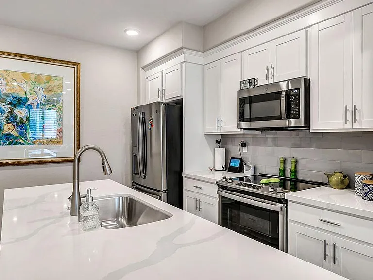 327 Pear Tree Ter #B — Photo 7