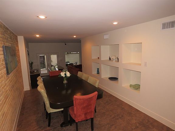 3rd image of 8 Northwood Dr
