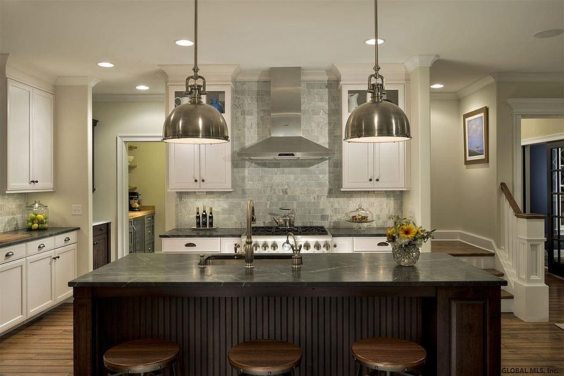 2nd image of 2 PICKETT Lane