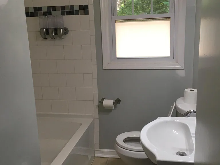 108 Bennett Ct — Photo 3