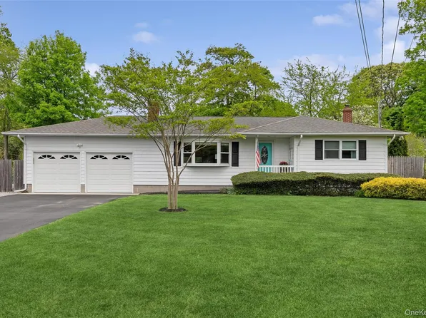 89 Woodlawn Ave, East Moriches, NY 11940