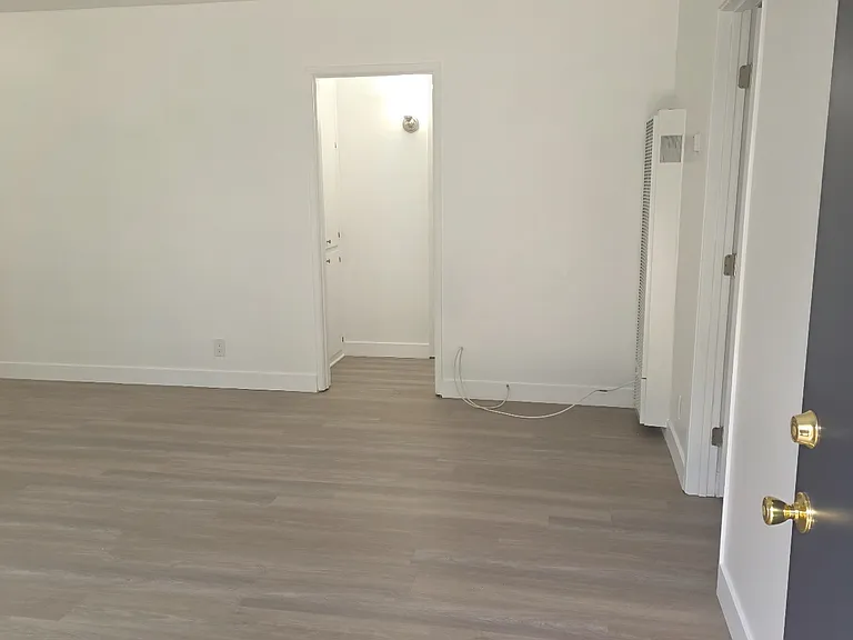 3868 S Centinela Ave #8 — Photo 2