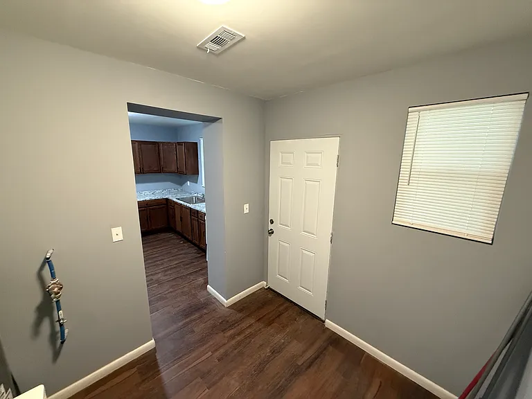 1807 Marion St — Photo 13