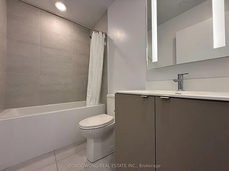 500 Dupont St #702 — Photo 4