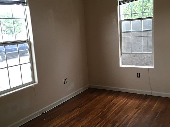 3rd image of 108 Claremont Ave NW