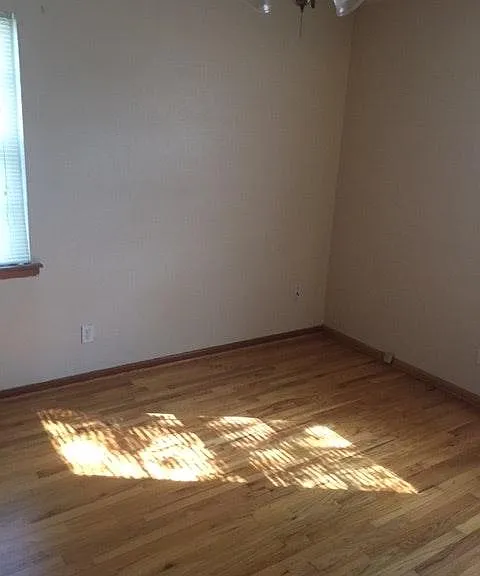 5329 Lucille St — Photo 2