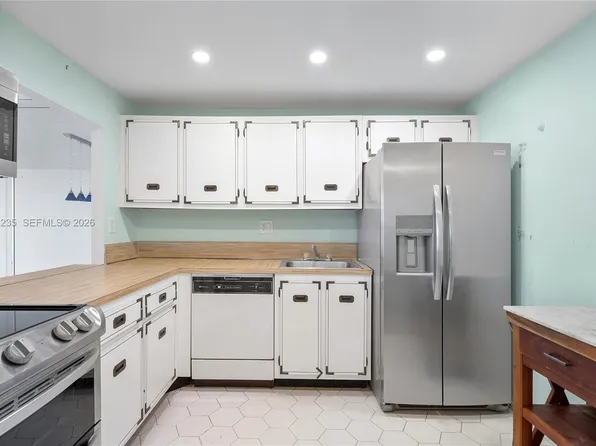 600 Parkview Dr APT 927, Hallandale Beach, FL 33009