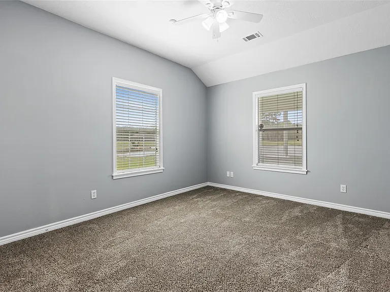 140 Meadowview Dr — Photo 14