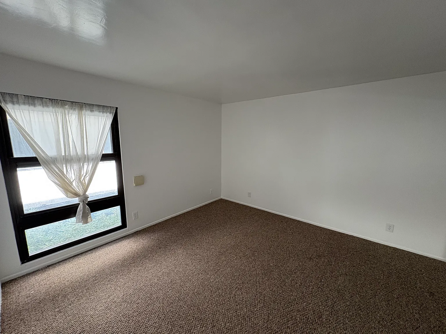 3 bed, 1228 sqft, $3,995 — Photo 3