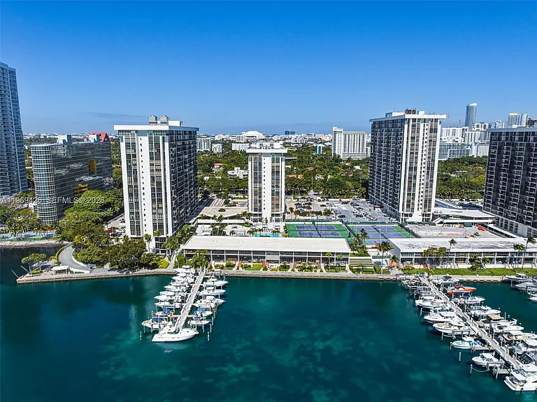 1915 Brickell Ave #1407 — Photo 37