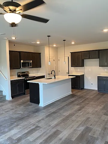3 bed, 2.5 bath, 1800 sqft, $750 — Photo 3
