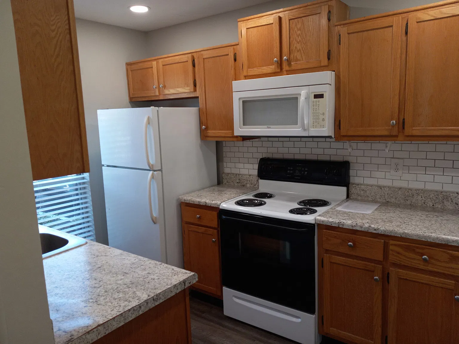 2 bed, 1.5 bath, 1150 sqft, $1,300 — Photo 4