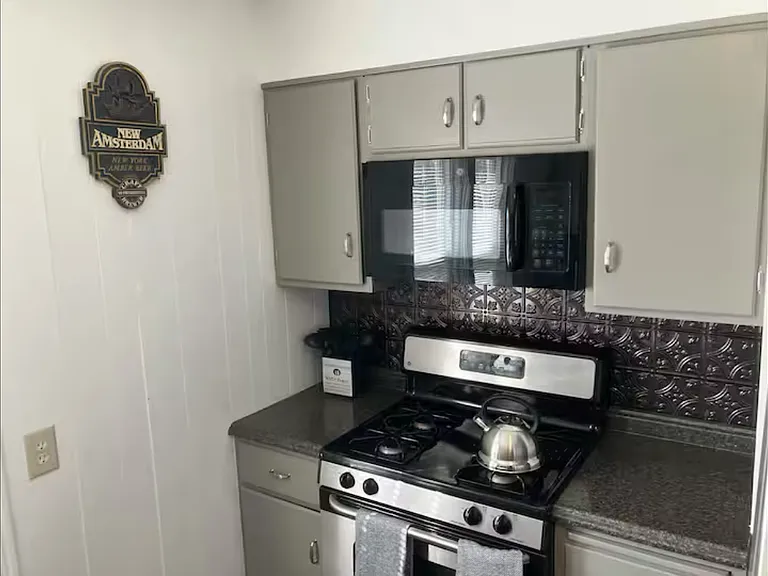 90 Greenwood St — Photo 8