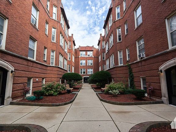 5th image of 550 W Aldine Ave #554E2