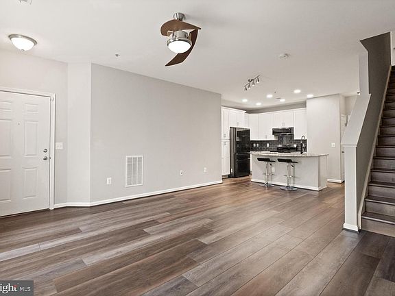 5th image of 9541 Center St