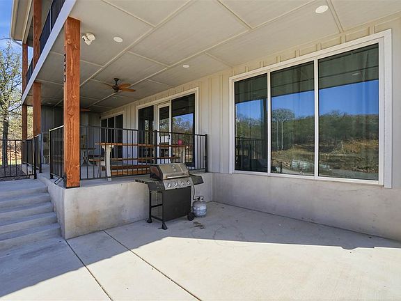 5th image of 217/221 Merry Circle Dr