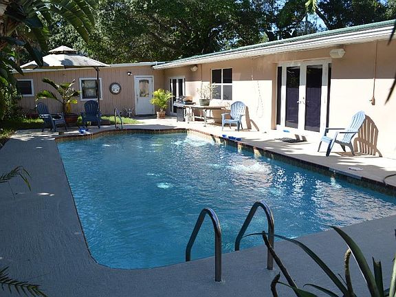 4th image of 2845 Potilla Ave