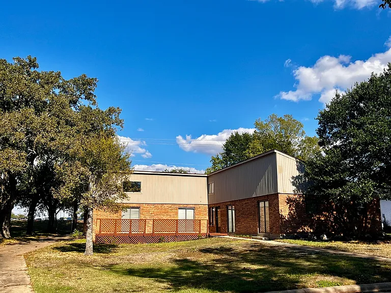 2600 Arbor Dr — Photo 1