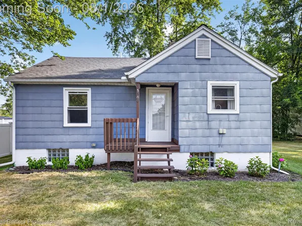 5300 Clinton River Dr, Waterford, MI 48327
