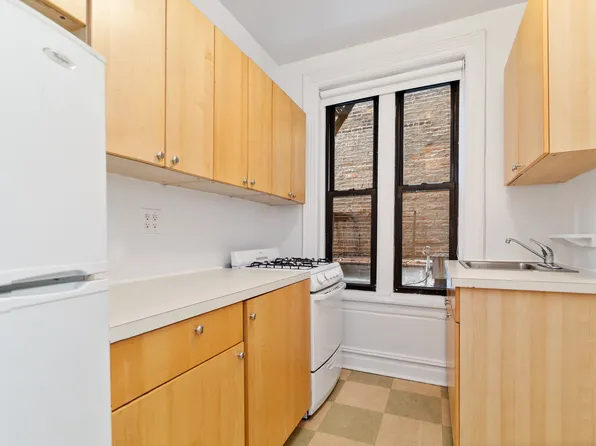 169 Sullivan Street image 3 of 10