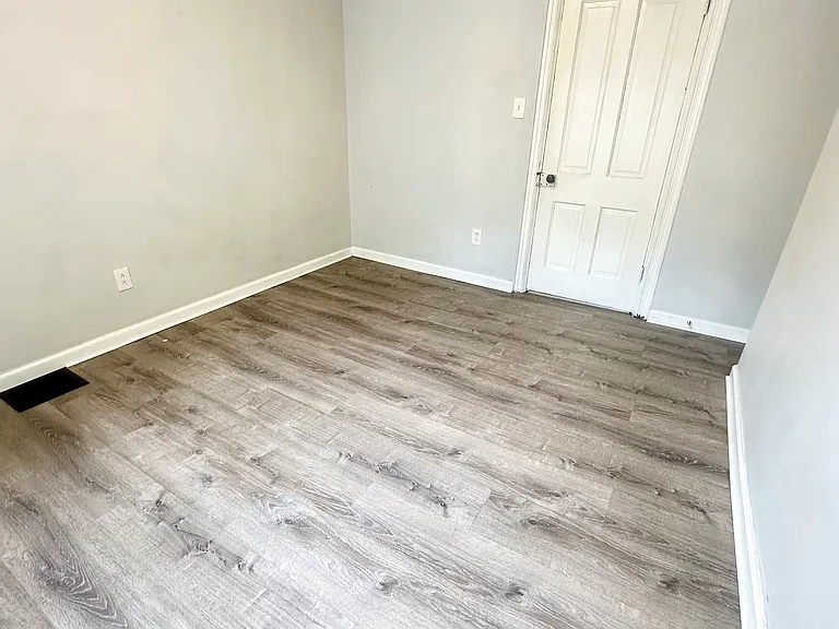 517 E Railroad Ave #2 — Photo 8