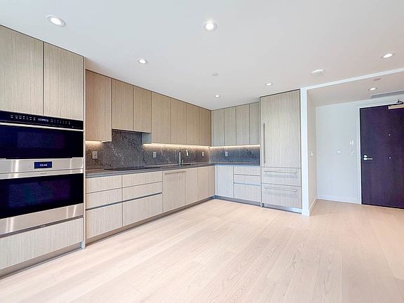 5th image of 777 Harbour Ave #607