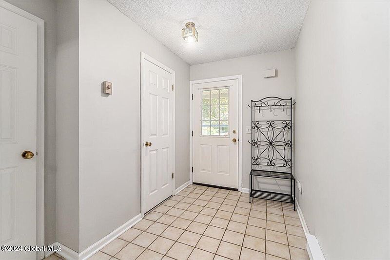 3rd image of 3015 Squire Boulevard