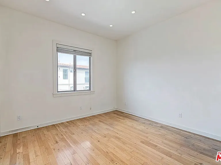 2027 Butler Ave — Photo 4